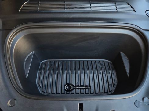 Used 2023 Tesla Model Y Long Range image 27