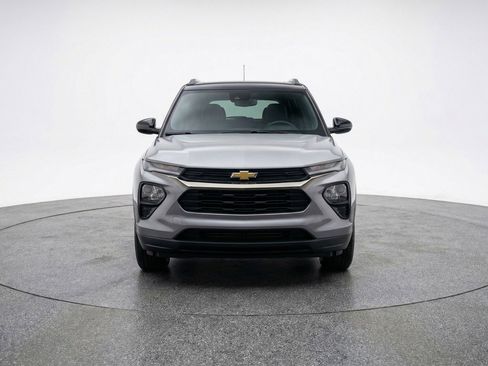Used 2025 Chevrolet TrailBlazer LT FWD image 2