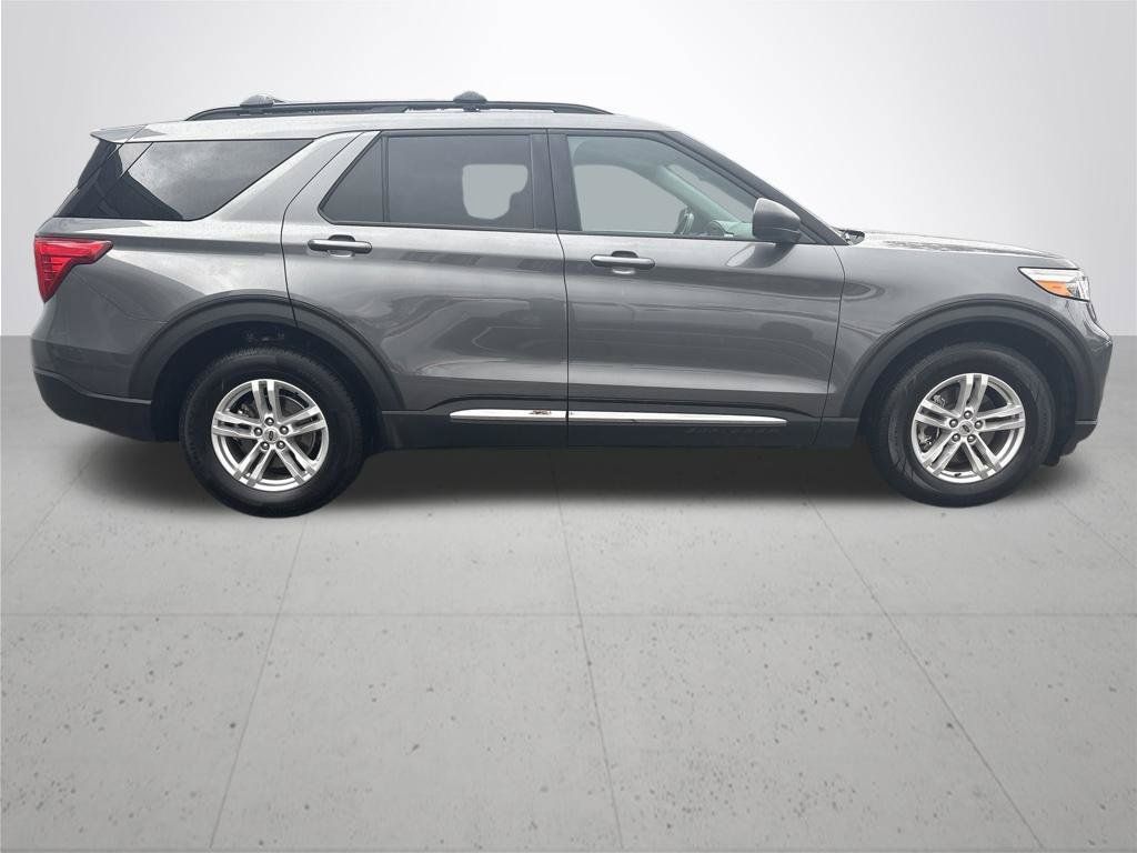 Used 2023 Ford Explorer XLT AWD/4WD image 5