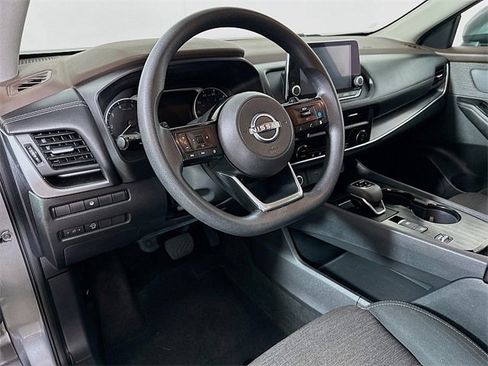 Used 2023 Nissan Rogue SV image 9