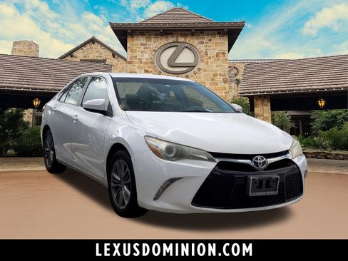 Used 2015 Toyota Camry SE FWD image 1