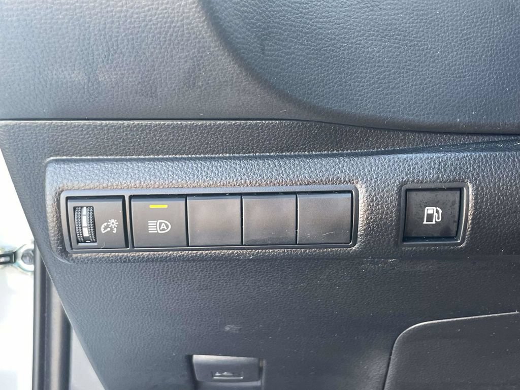 Used 2026 Toyota Corolla LE FWD image 19