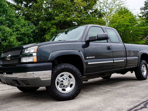 Used 2004 Chevrolet Silverado 2500 LS AWD/4WD image 1