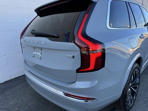 Used 2025 Volvo XC90 B5 Plus image 9