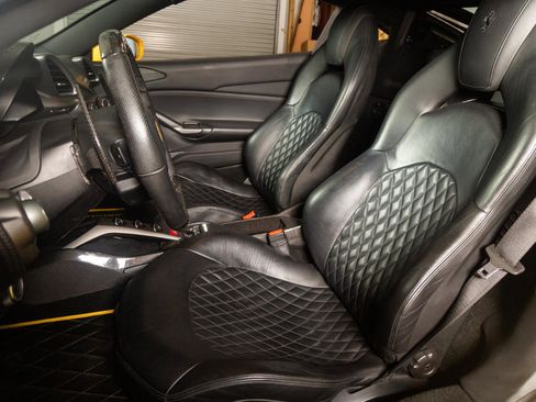 Used 2016 Ferrari 488 GTB RWD image 6