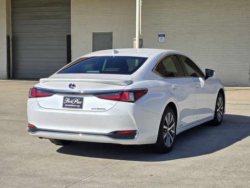 Used 2020 Lexus ES 300h w/ Premium Package image 9