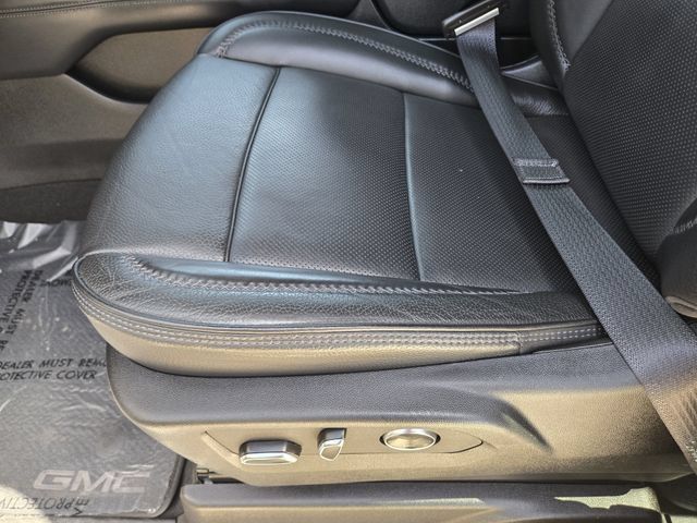 Used 2025 GMC Yukon Denali AWD/4WD image 24