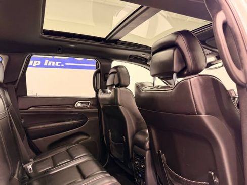 Used 2018 Jeep Grand Cherokee Overland AWD/4WD image 15