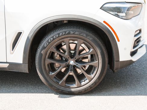 Used 2019 BMW X5 xDrive40i w/ Premium Package 2 AWD/4WD image 4