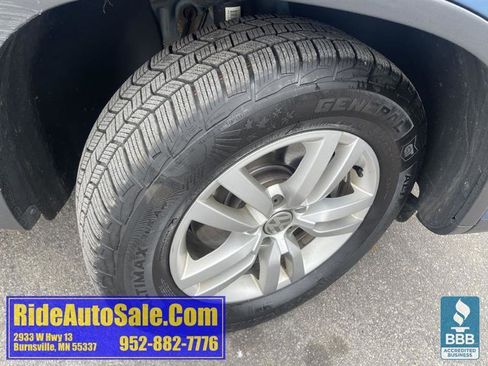 Used 2017 Volkswagen Tiguan S image 31