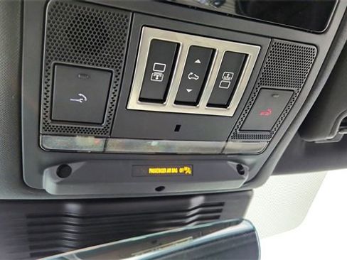 Used 2024 Land Rover Discovery Dynamic SE image 59