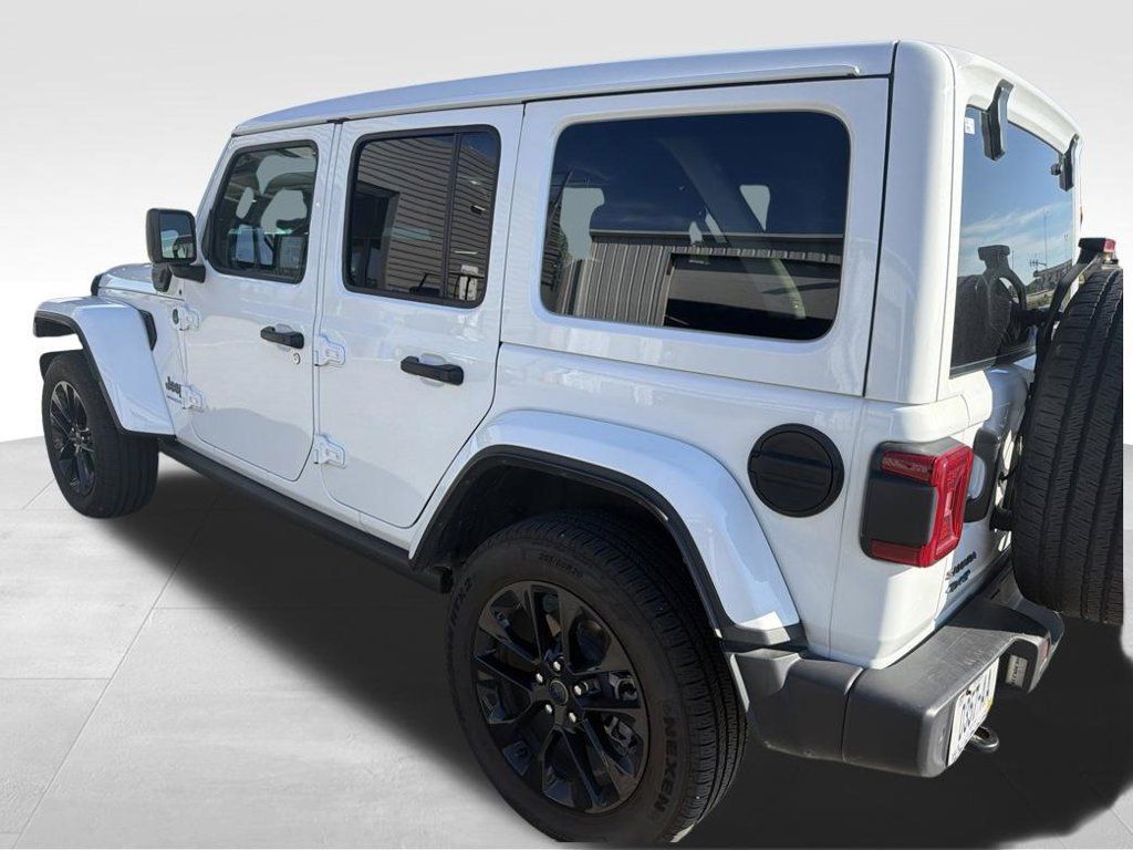Used 2025 Jeep Wrangler Unlimited Sahara w/ Safety Group AWD/4WD image 32