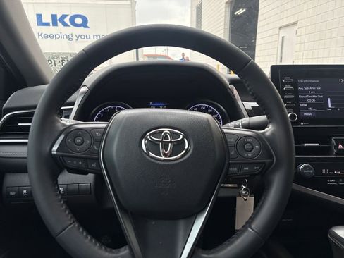 Used 2022 Toyota Camry SE image 15