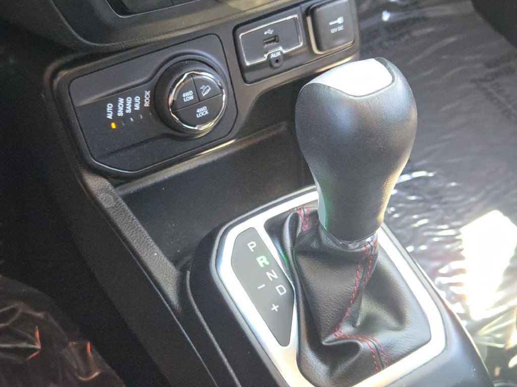 Used 2023 Jeep Renegade Trailhawk AWD/4WD image 28