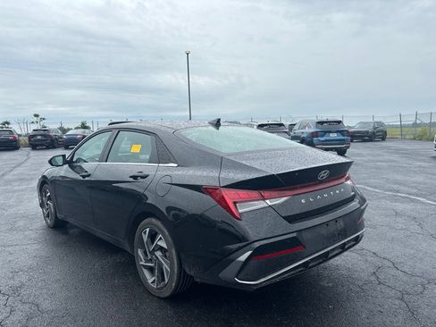 Used 2025 Hyundai Elantra Limited FWD image 5