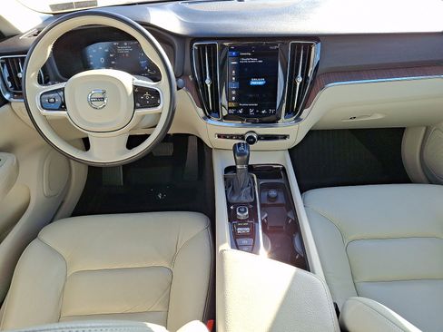 Used 2021 Volvo S60 T6 Momentum w/ Climate Package image 15