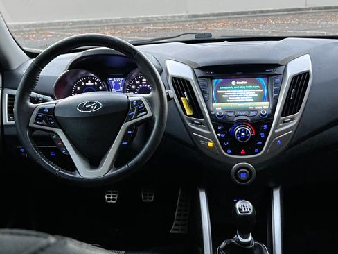 Used 2012 Hyundai Veloster w/ Style Pkg image 13