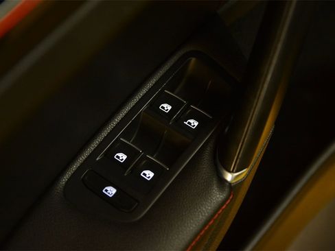 Used 2017 Volkswagen GTI SE image 12