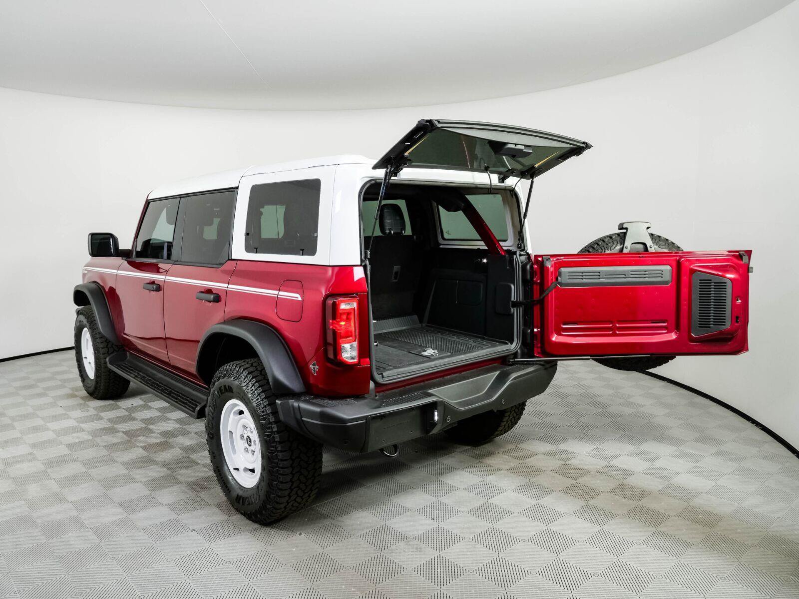 Used 2025 Ford Bronco Heritage Edition AWD/4WD image 28