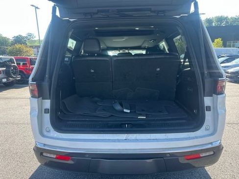 Used 2022 Jeep Wagoneer Series III w/ Premium Group I AWD/4WD image 10