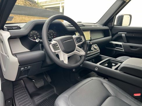 Used 2024 Land Rover Defender 110 S image 12
