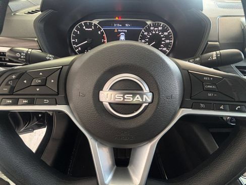 Used 2025 Nissan Altima 2.5 SV FWD image 29