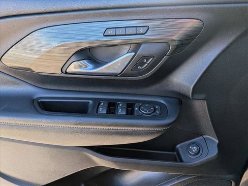 Used 2024 GMC Terrain SLT image 14