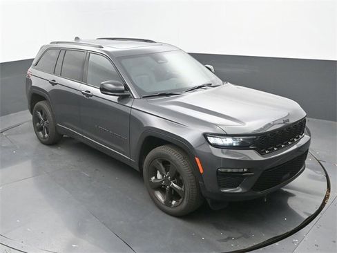 Used 2025 Jeep Grand Cherokee Limited w/ Black Appearance Package image 13