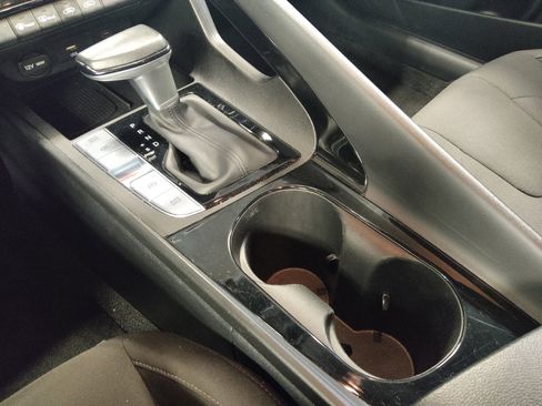 Used 2025 Hyundai Elantra SEL FWD image 26