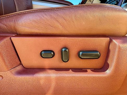 Used 2014 Ford F150 King Ranch w/ King Ranch Luxury Package image 20