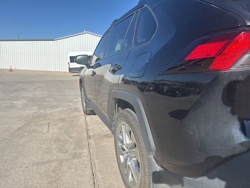 Used 2023 Toyota RAV4 XLE Premium image 7
