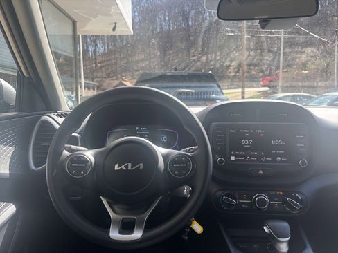 Used 2025 Kia Soul LX w/ LX Technology Package image 32