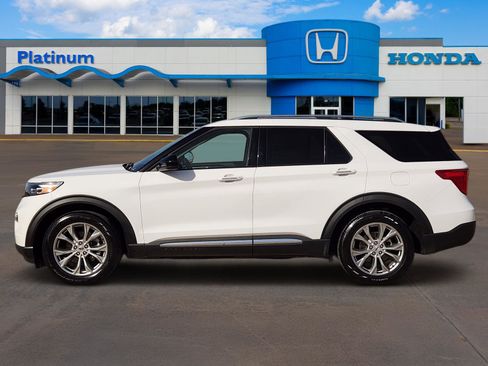 Used 2023 Ford Explorer Limited image 3