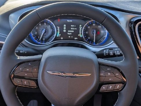 New 2026 Chrysler Pacifica Limited w/ S Appearance Package image 16