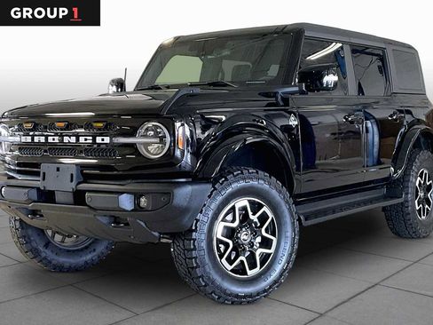 Used 2025 Ford Bronco Outer Banks AWD/4WD image 1