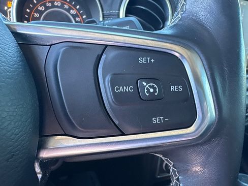 Used 2018 Jeep Wrangler Unlimited Sahara AWD/4WD image 18