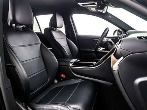 Certified 2025 Mercedes-Benz GLC 300 image 8