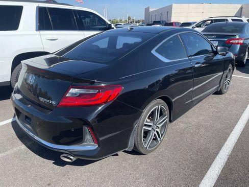 Used 2017 Honda Accord Touring image 3