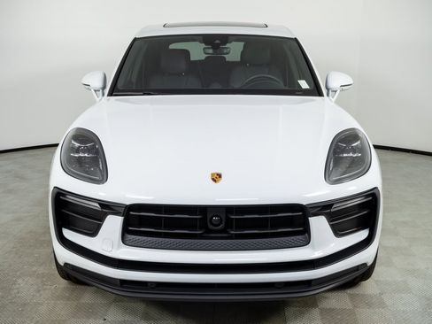 Certified 2025 Porsche Macan image 36