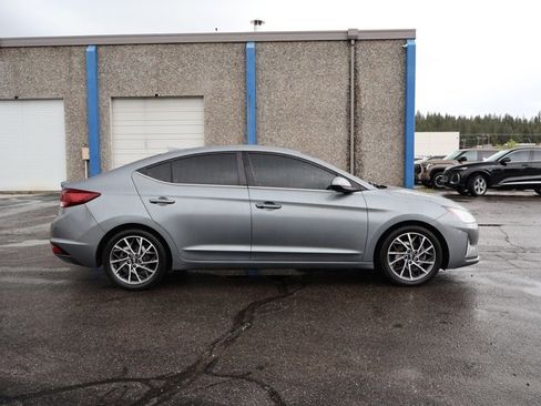 Used 2019 Hyundai Elantra Limited w/ Cargo Package image 4