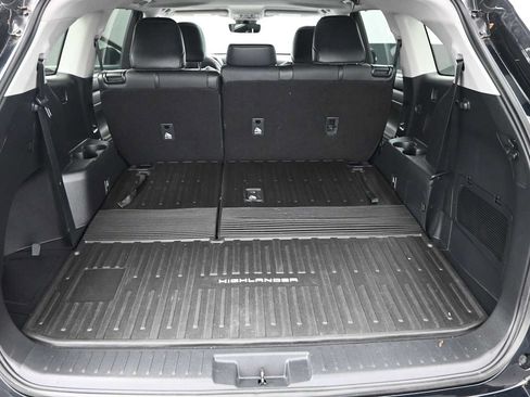 Used 2021 Toyota Highlander XLE AWD/4WD image 28