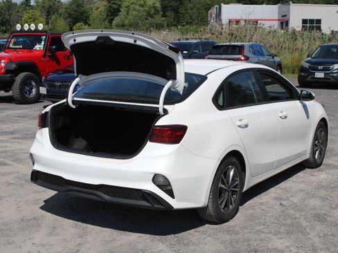 Used 2023 Kia Forte LXS w/ LXS Technology Package FWD image 7