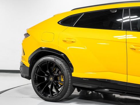 Used 2022 Lamborghini Urus AWD/4WD image 52