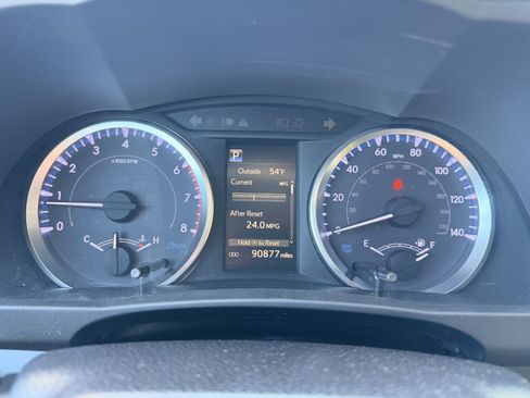 Used 2019 Toyota Highlander LE FWD image 17