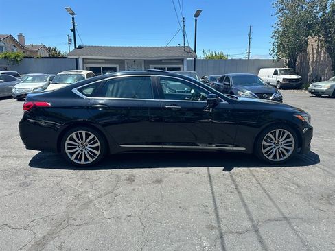 Used 2015 Hyundai Genesis 5.0 RWD image 4
