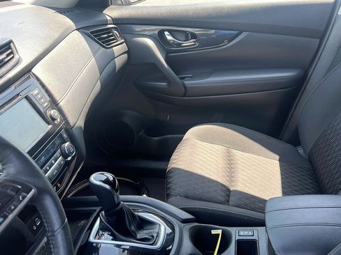 Used 2020 Nissan Rogue SV AWD/4WD image 17