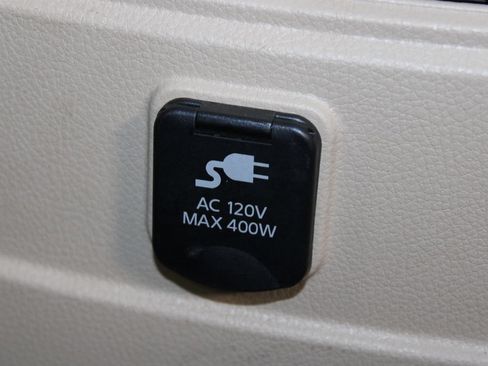 Used 2017 Nissan Titan SL RWD image 33