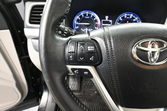 Used 2015 Toyota Highlander XLE AWD/4WD image 21
