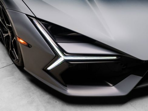 Used 2024 Lamborghini Revuelto AWD/4WD image 23