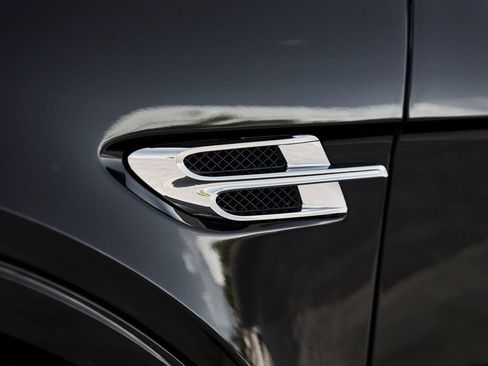 Used 2017 Bentley Bentayga AWD/4WD image 7